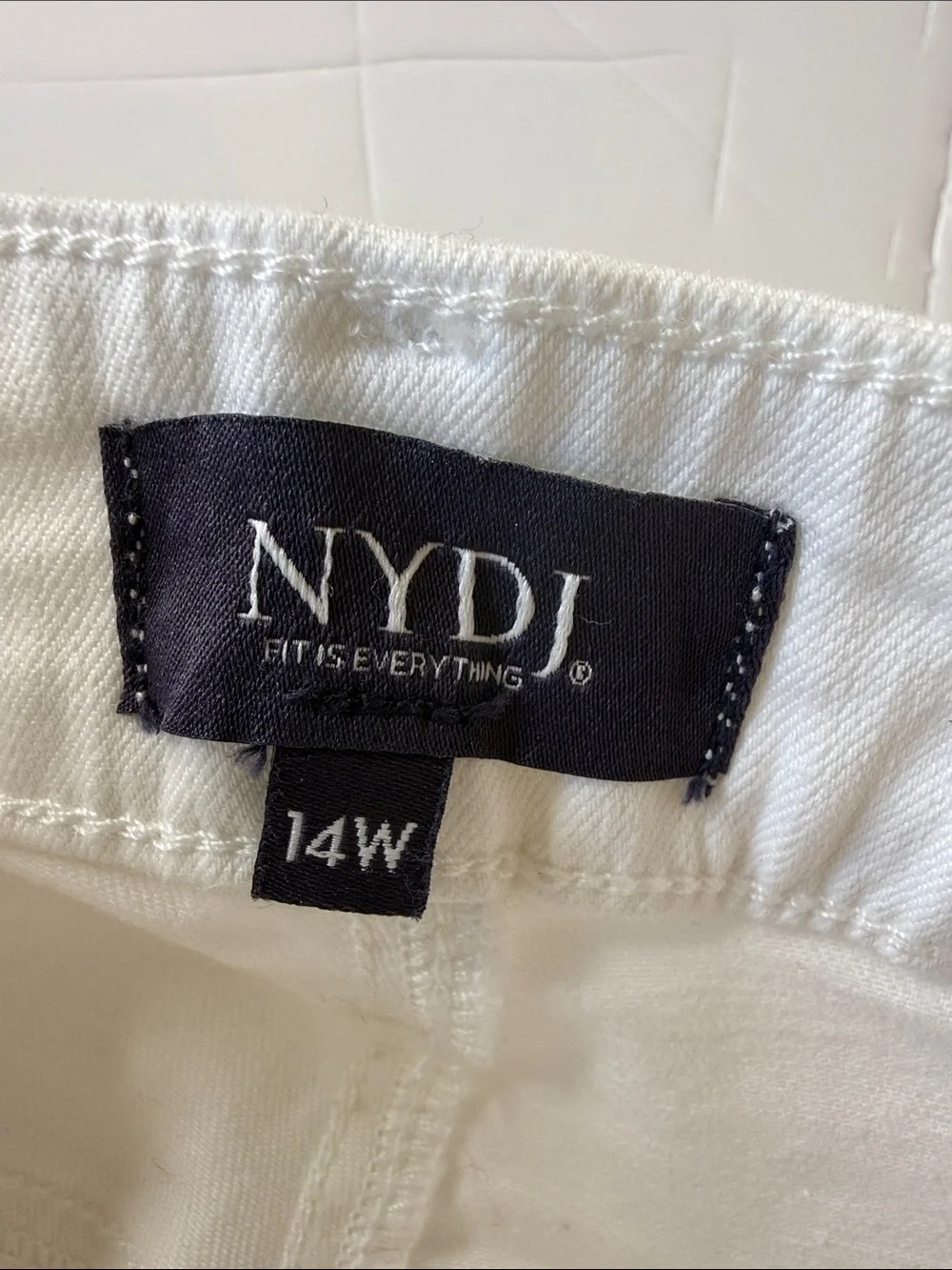 NYDJ Ella Shorts with Side Slits Optic White Size 14W